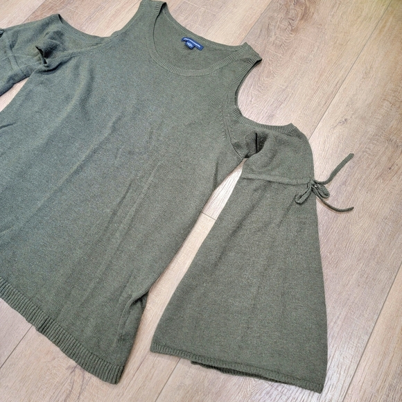 American Eagle Outfitters Large Olive Green Cold Shoulder Sweater Bell Sleeves - Picture 4 of 10